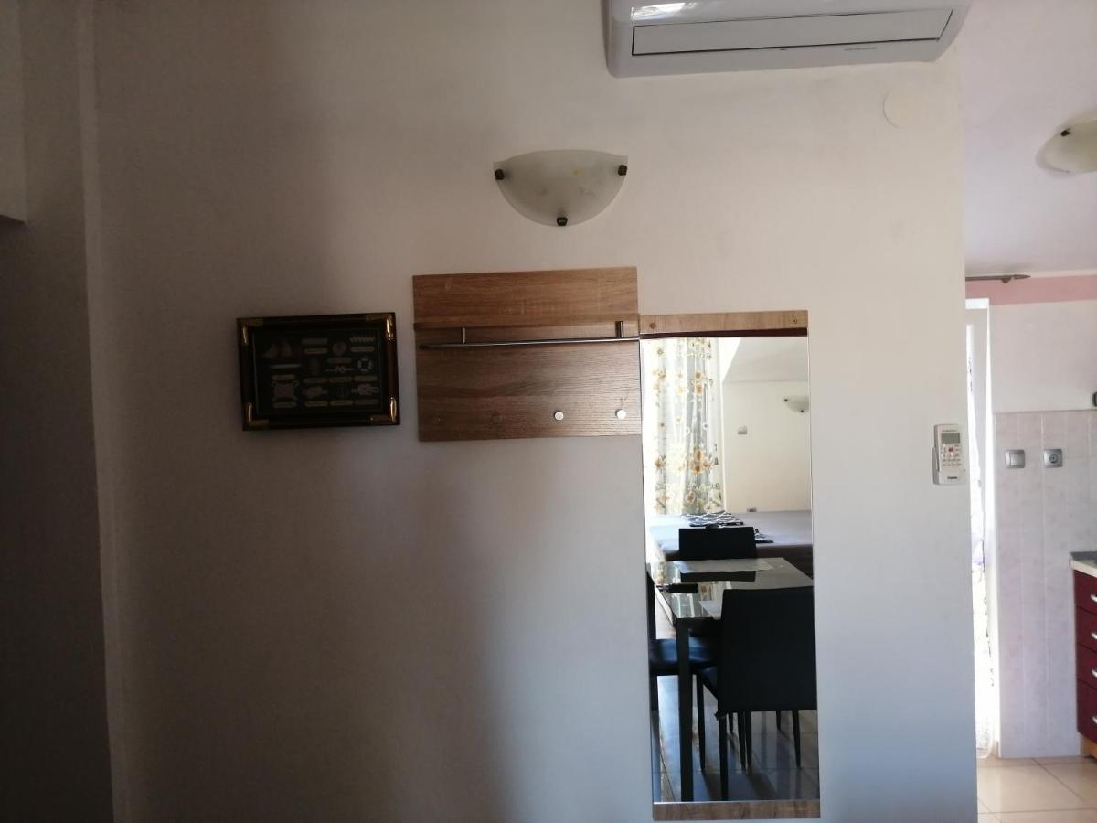 Apartmani Slavica Jezera Exterior foto